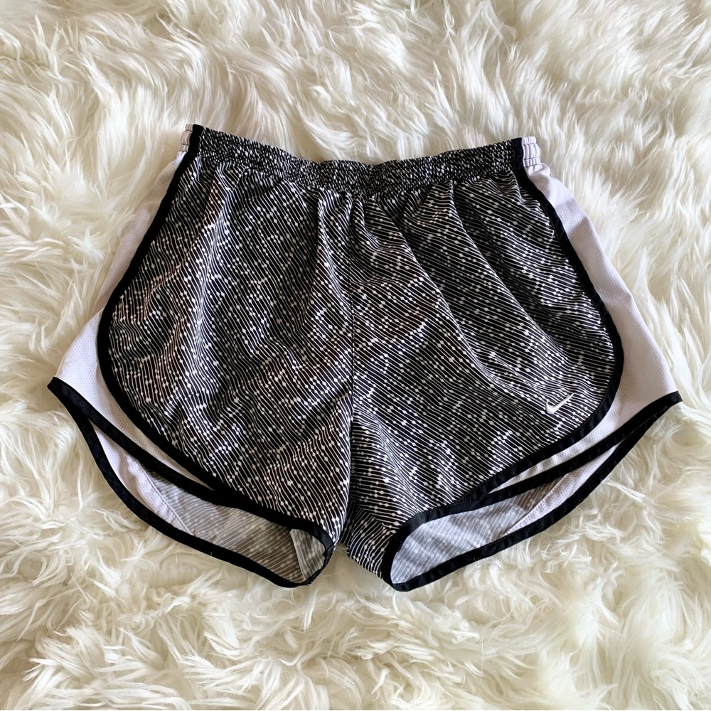 Nike Black White Sports Athletic Workout Shorts US Medium